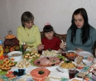 Виолетта за именинным столом Виолетта за именинным столом